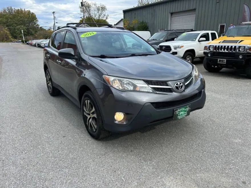2014 Toyota RAV4 LE photo 1