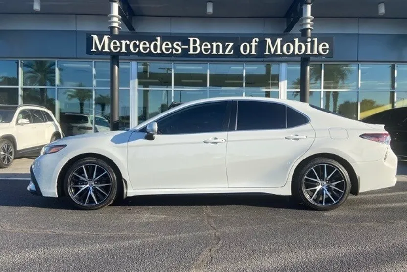 2023 Toyota Camry SE photo 1