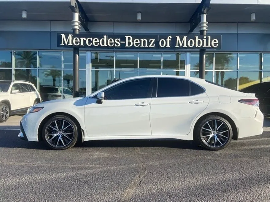 2023 Toyota Camry SE photo 1