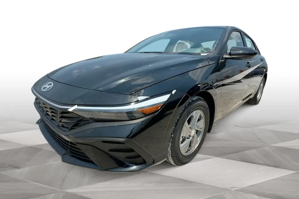 2025 Hyundai Elantra SE photo 1