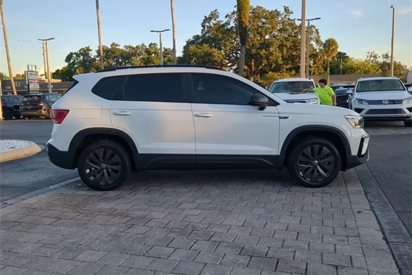 2023 Volkswagen Taos S photo 1