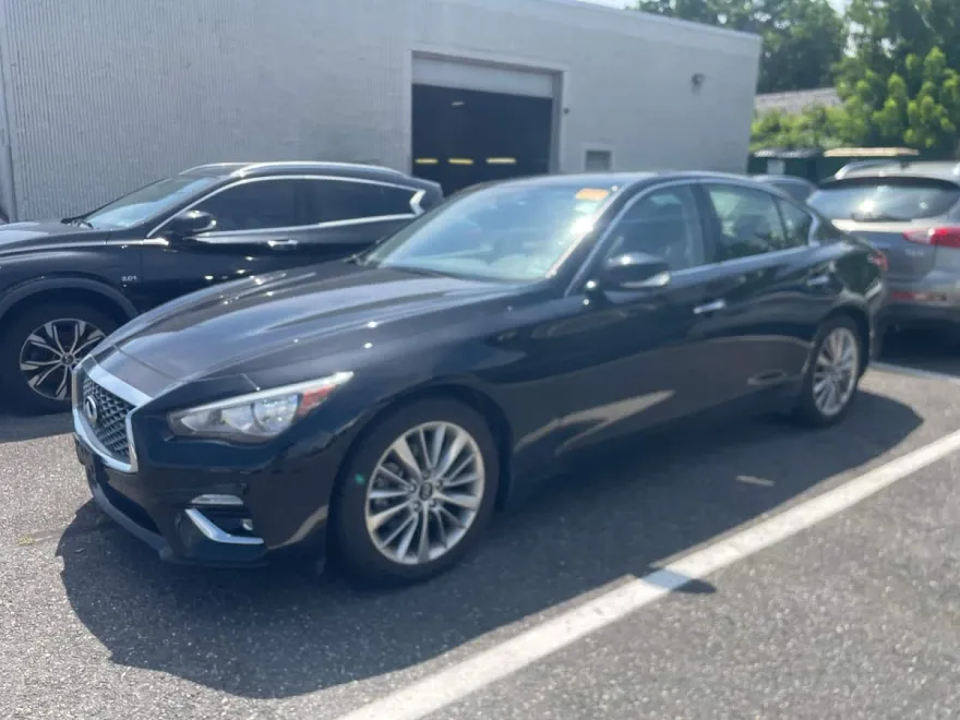 2022 Infiniti Q50 LUXE AWD photo 1