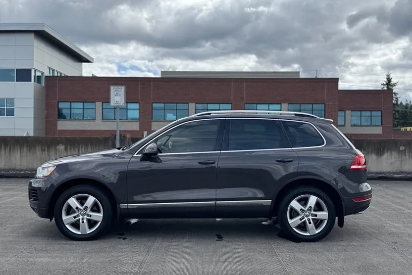 2012 Volkswagen Touareg TDI Sport Lux photo 1