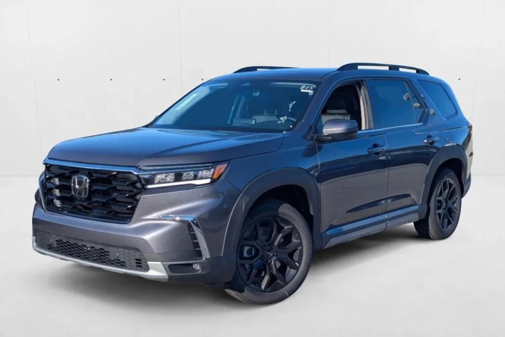 2025 Honda Pilot Touring photo 1