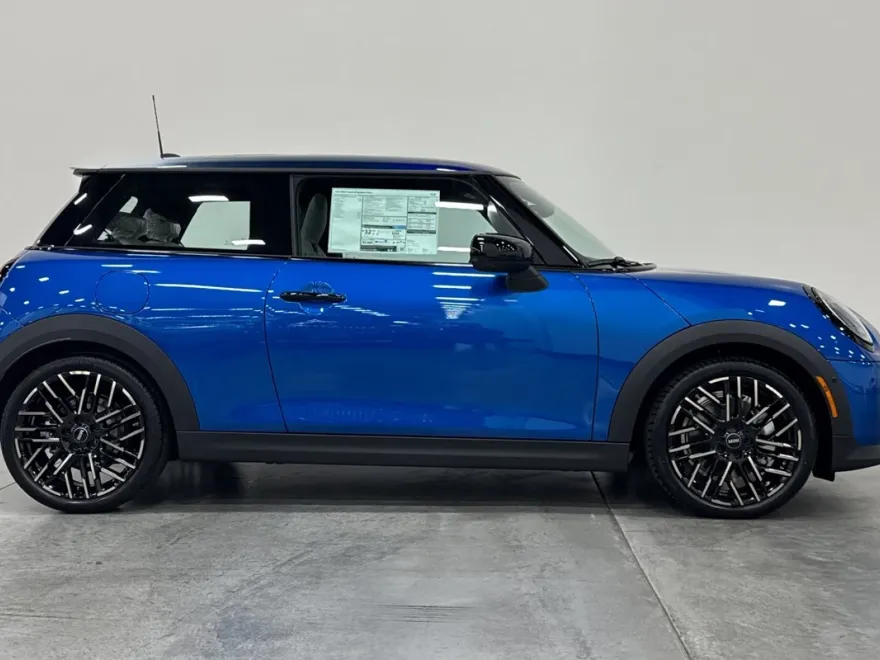 2025 Mini Cooper 2 Door Hardtop Iconic photo 4