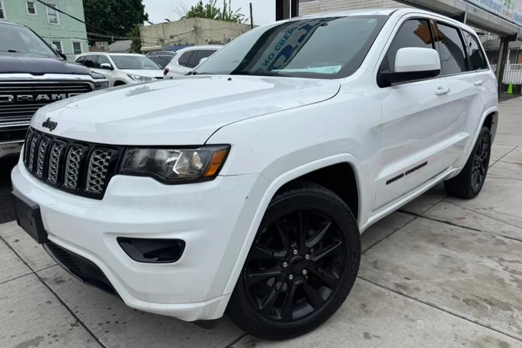 2018 Jeep Grand Cherokee Altitude photo 1