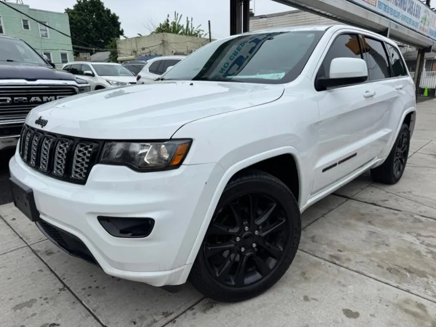 2018 Jeep Grand Cherokee Altitude photo 1