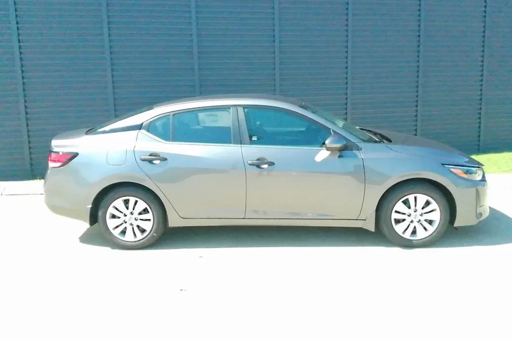 2025 Nissan Sentra S photo 1