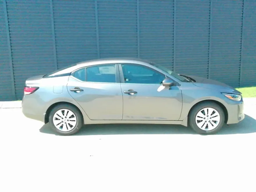 2025 Nissan Sentra S photo 1