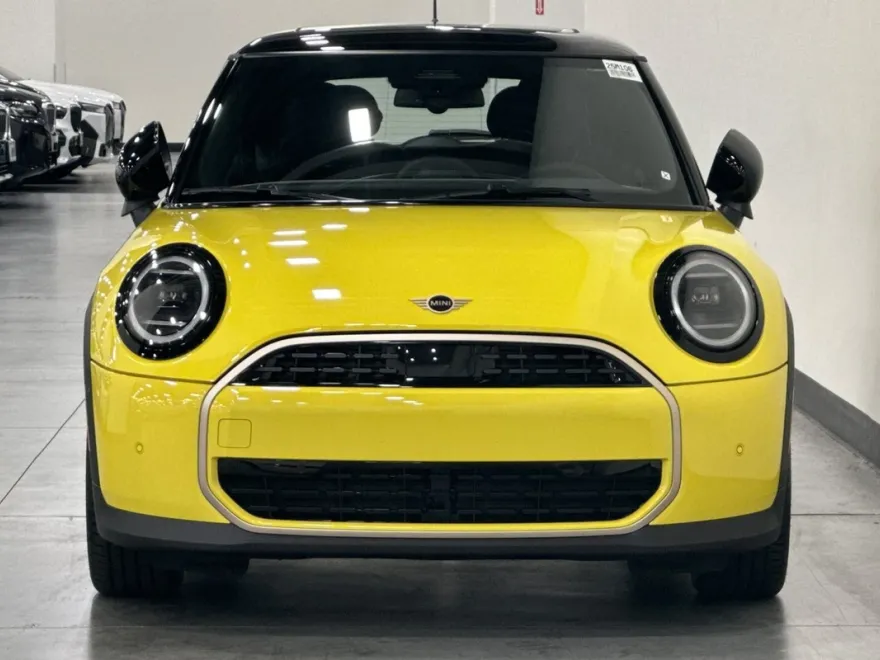 2025 Mini Cooper Signature photo 3