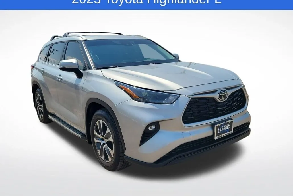 2023 Toyota Highlander XLE photo 1