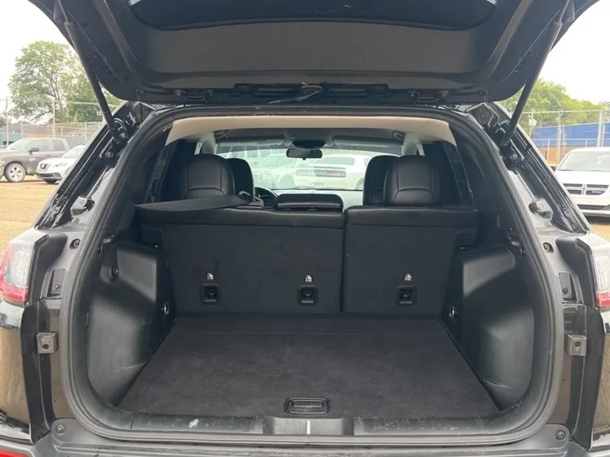 2019 Jeep Cherokee Latitude photo 1