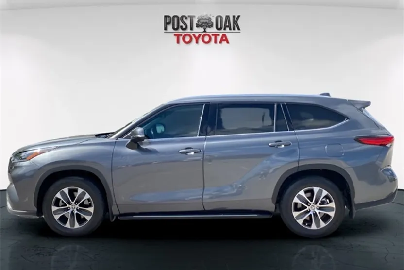 2021 Toyota Highlander XLE photo 1