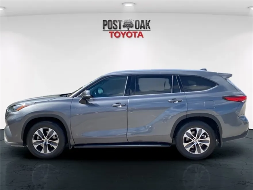 2021 Toyota Highlander XLE photo 1