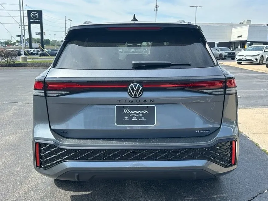 2025 Volkswagen Tiguan SE R-Line Black photo 1