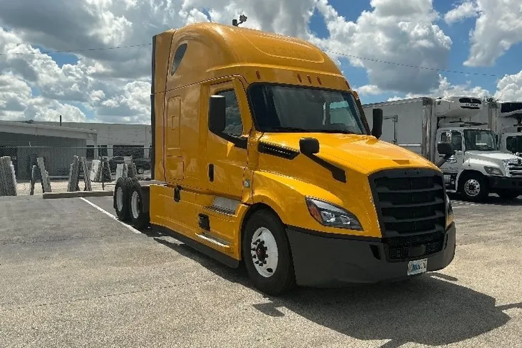 2022 Freightliner Cascadia 126" Sleeper Cab photo 1
