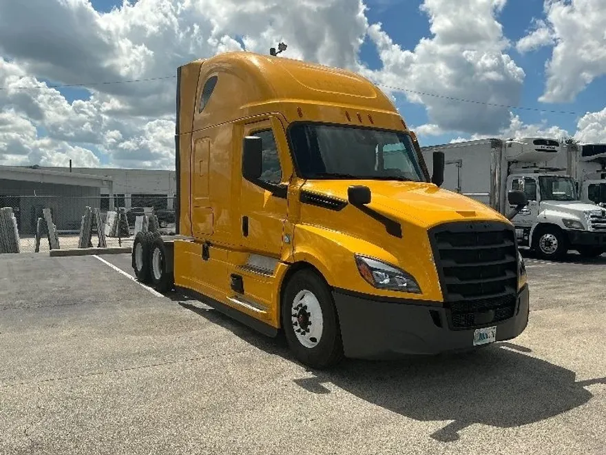 2022 Freightliner Cascadia 126" Sleeper Cab photo 1