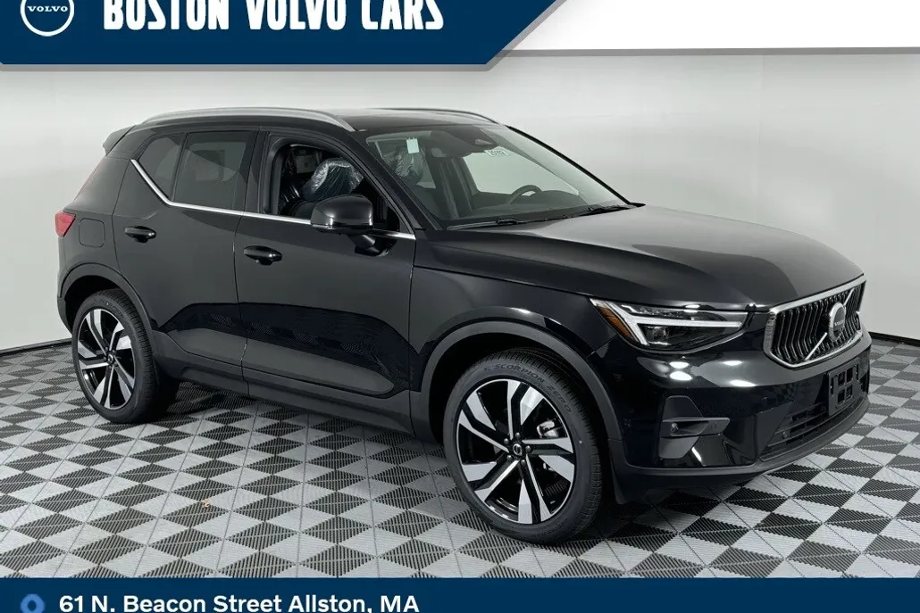 2025 Volvo XC40 Plus photo 1