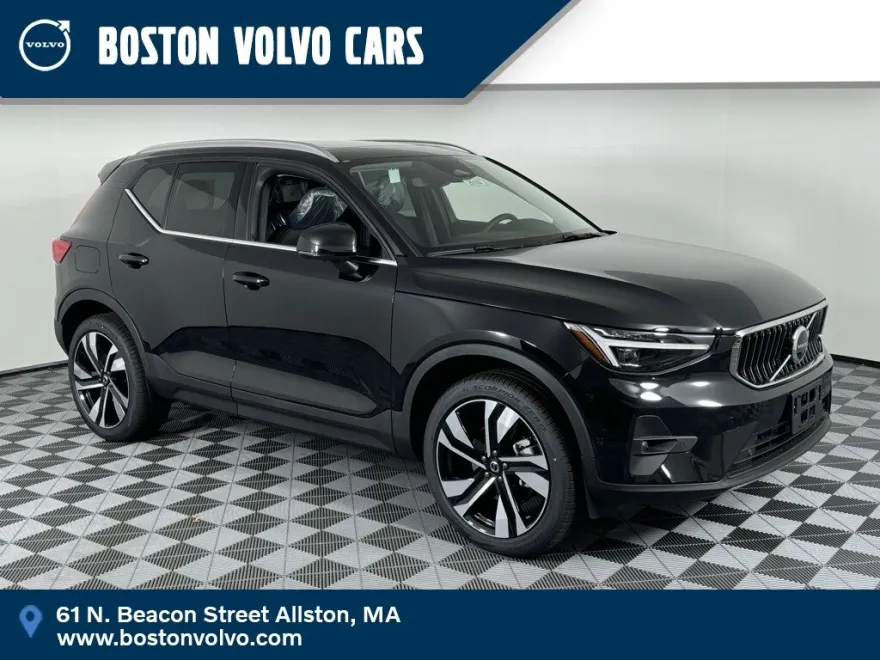 2025 Volvo XC40 Plus photo 1