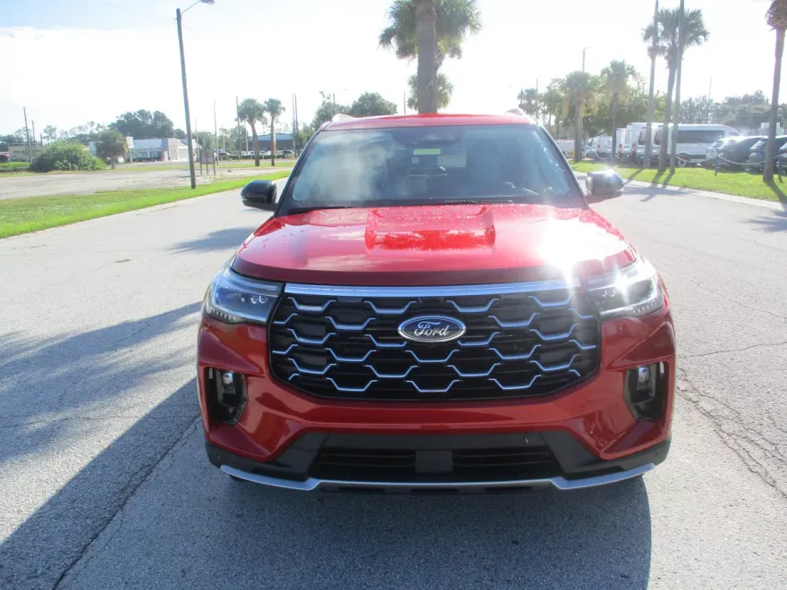 2025 Ford Explorer Platinum photo 1