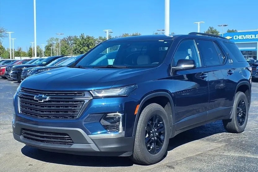 2022 Chevrolet Traverse LS photo 1
