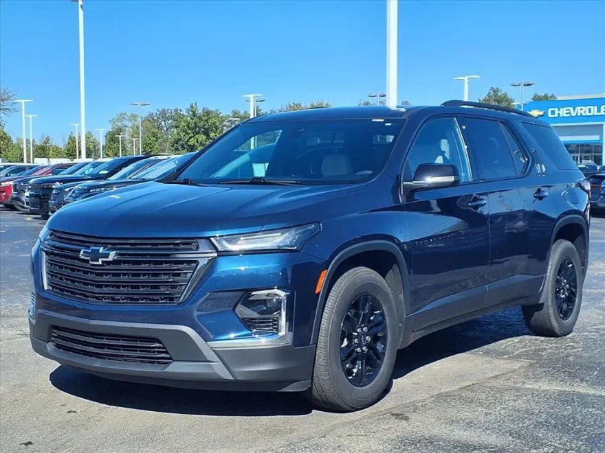 2022 Chevrolet Traverse LS photo 1