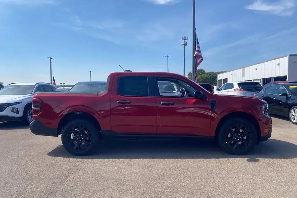2025 Ford Maverick XLT photo 1