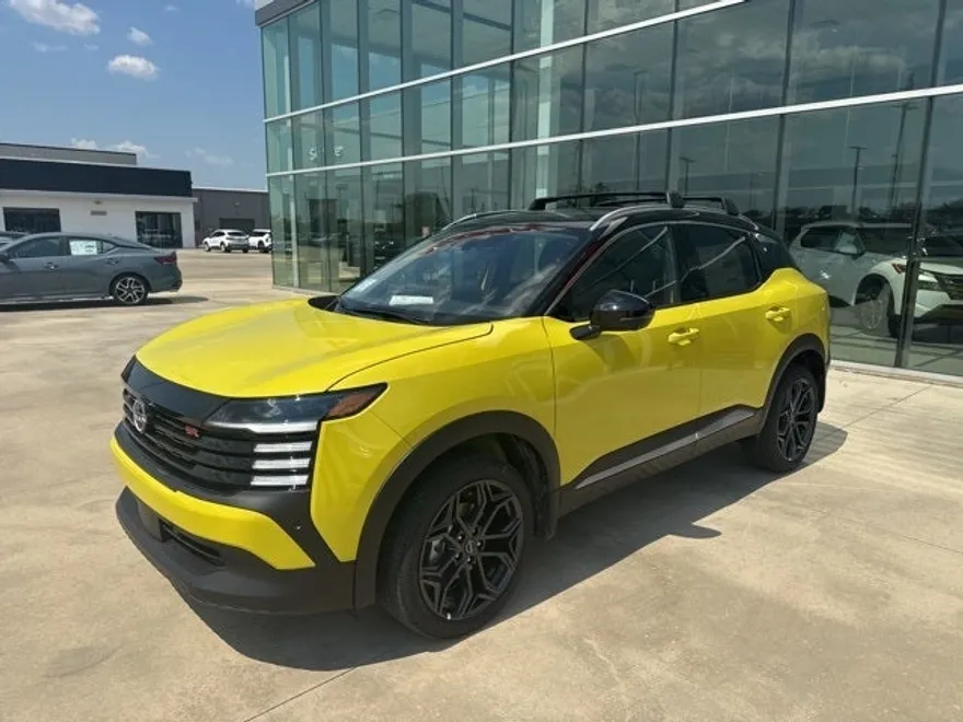 2026 Nissan Kicks SR photo 1