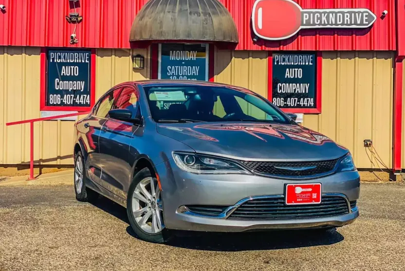 2016 Chrysler 200 Limited photo 1