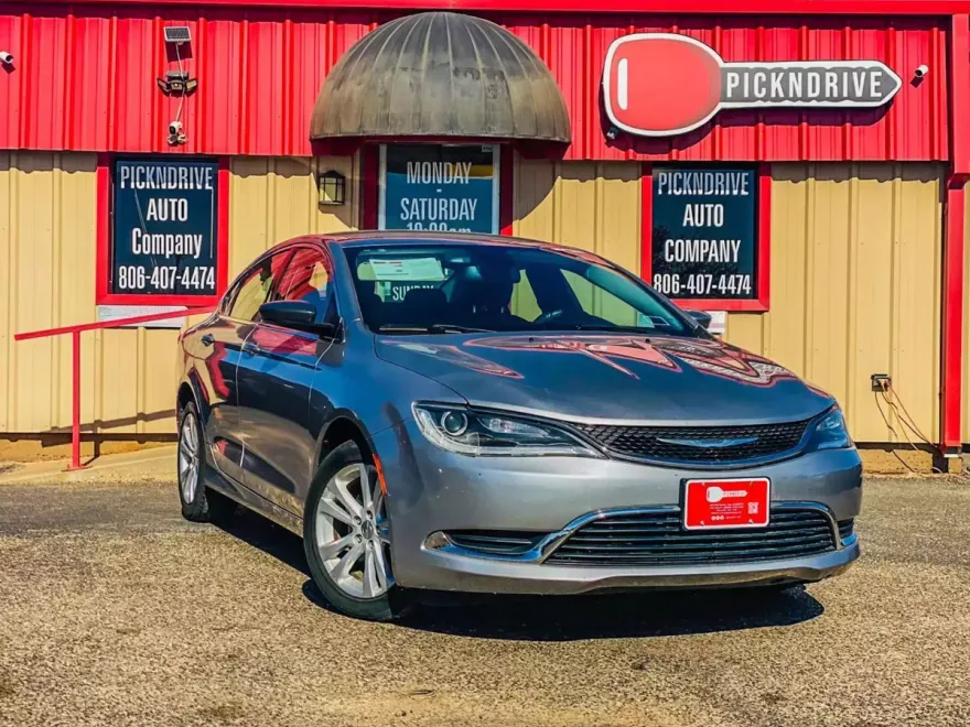 2016 Chrysler 200 Limited photo 1