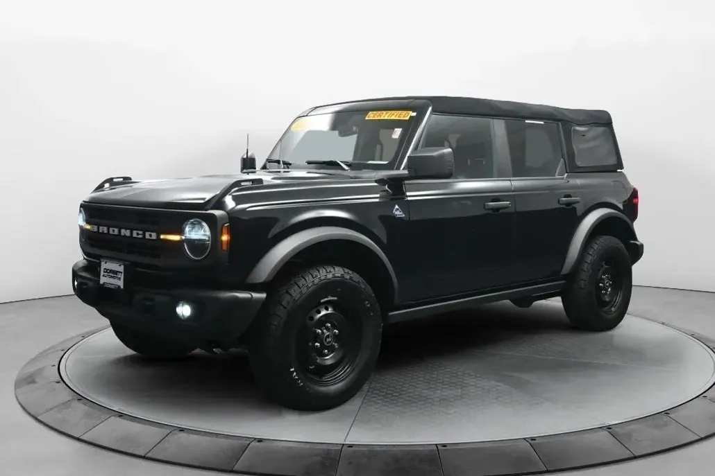 2023 Ford Bronco Black Diamond photo 1