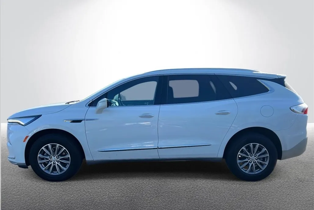 2023 Buick Enclave Essence photo 1