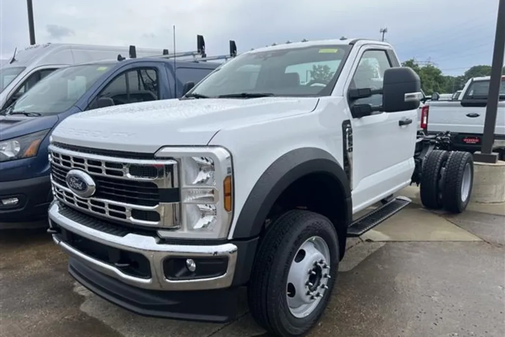 2025 Ford F-550 XL photo 1