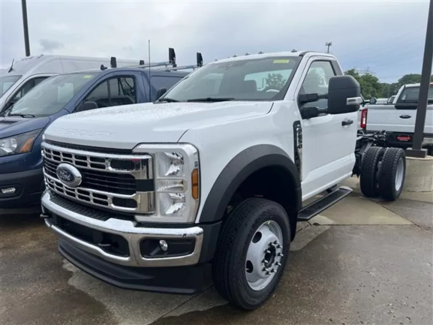 2025 Ford F-550 XL photo 1