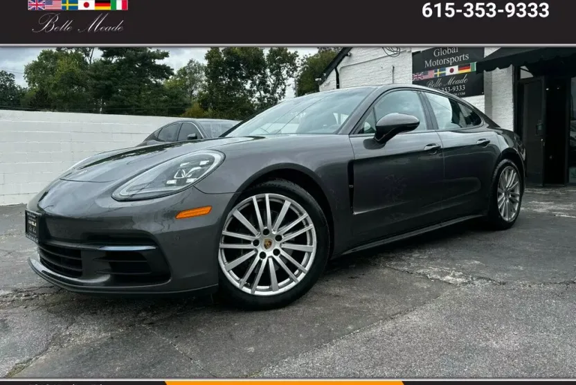 2018 Porsche Panamera Base 4 photo 1
