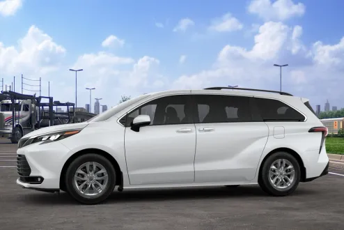 2025 Toyota Sienna XLE photo 3