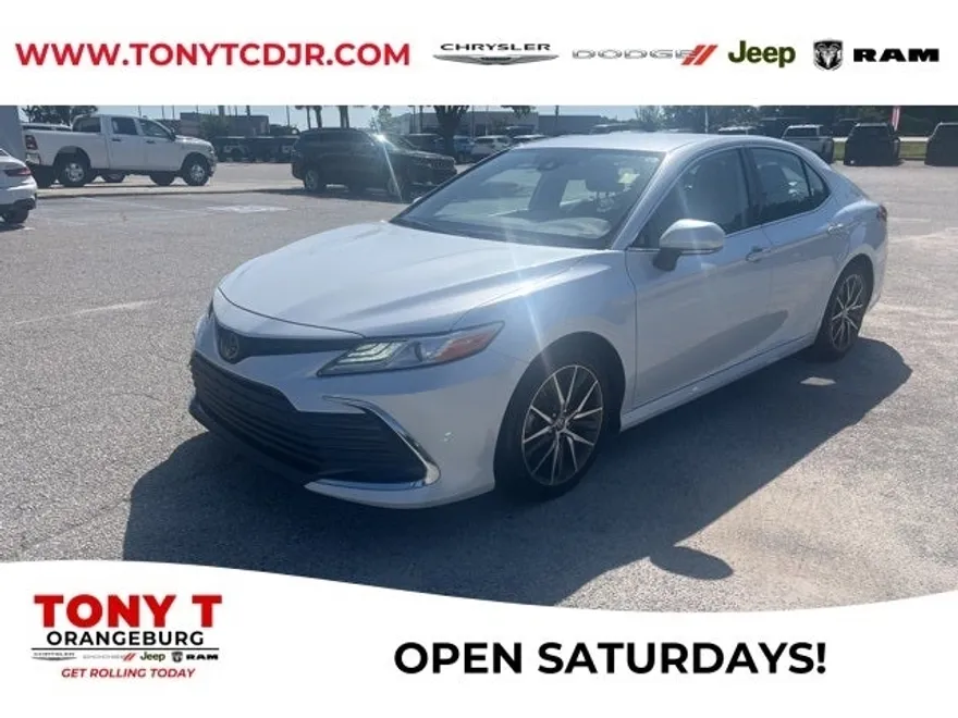 2022 Toyota Camry XLE photo 1