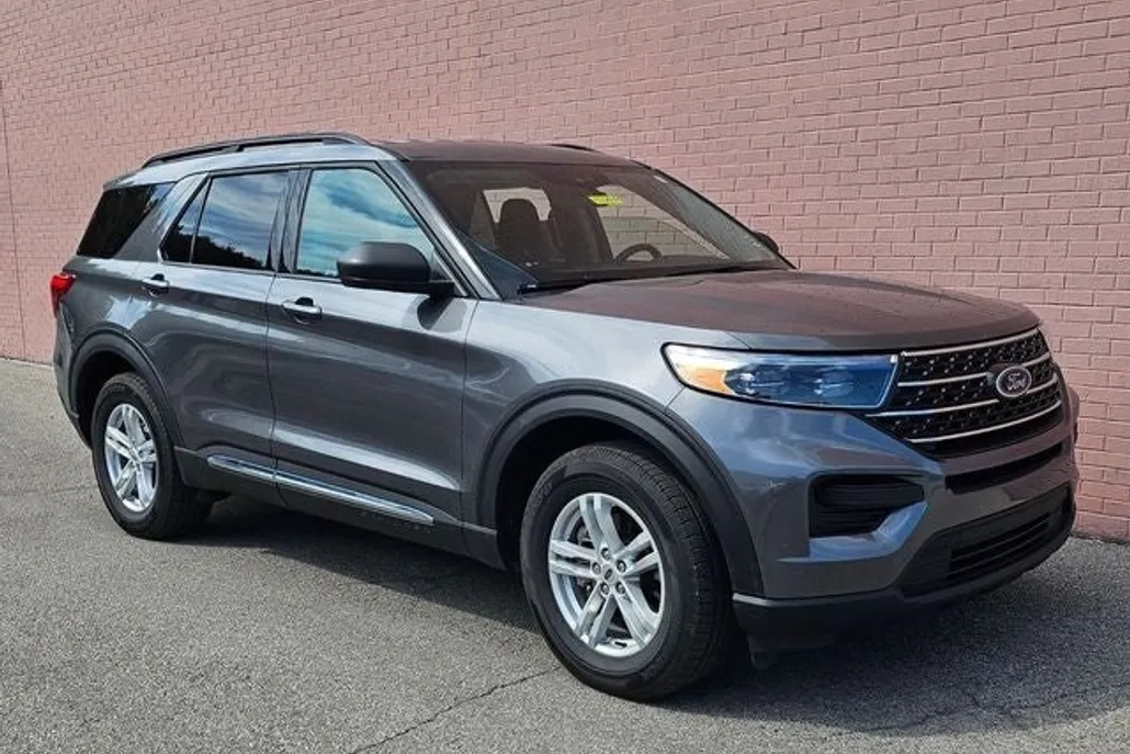 2022 Ford Explorer XLT photo 1