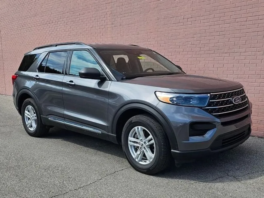 2022 Ford Explorer XLT photo 1