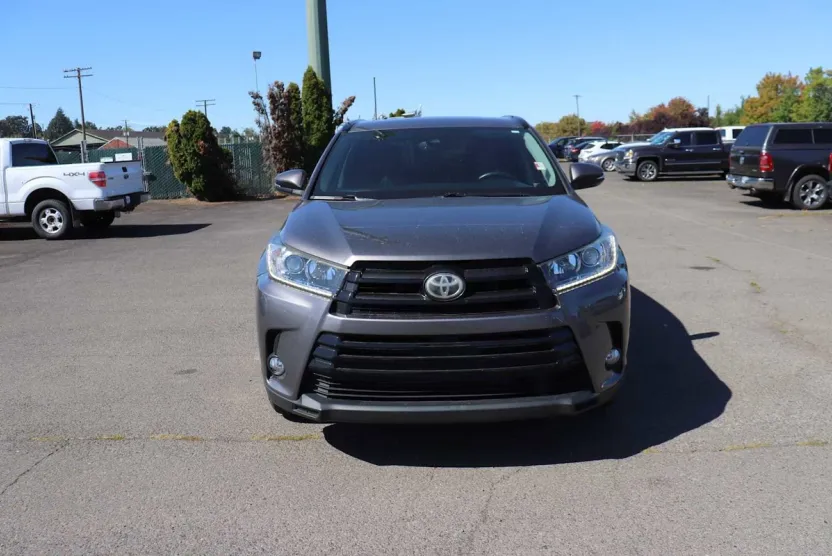 2017 Toyota Highlander SE photo 1