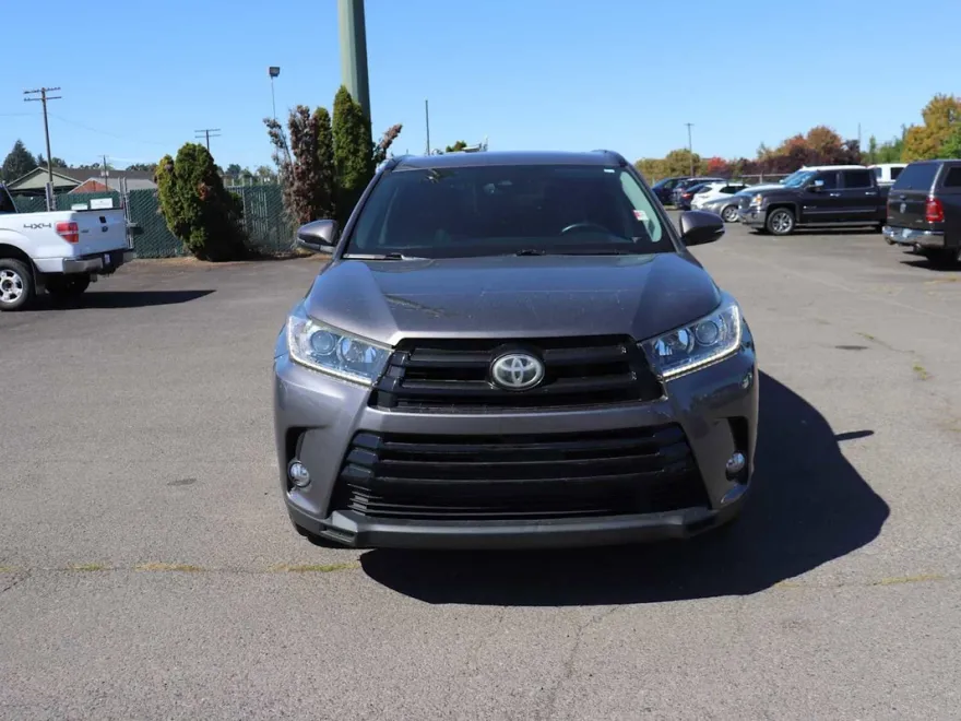 2017 Toyota Highlander SE photo 1