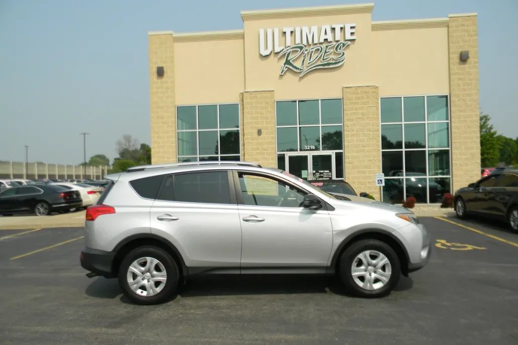2013 Toyota RAV4 LE photo 1