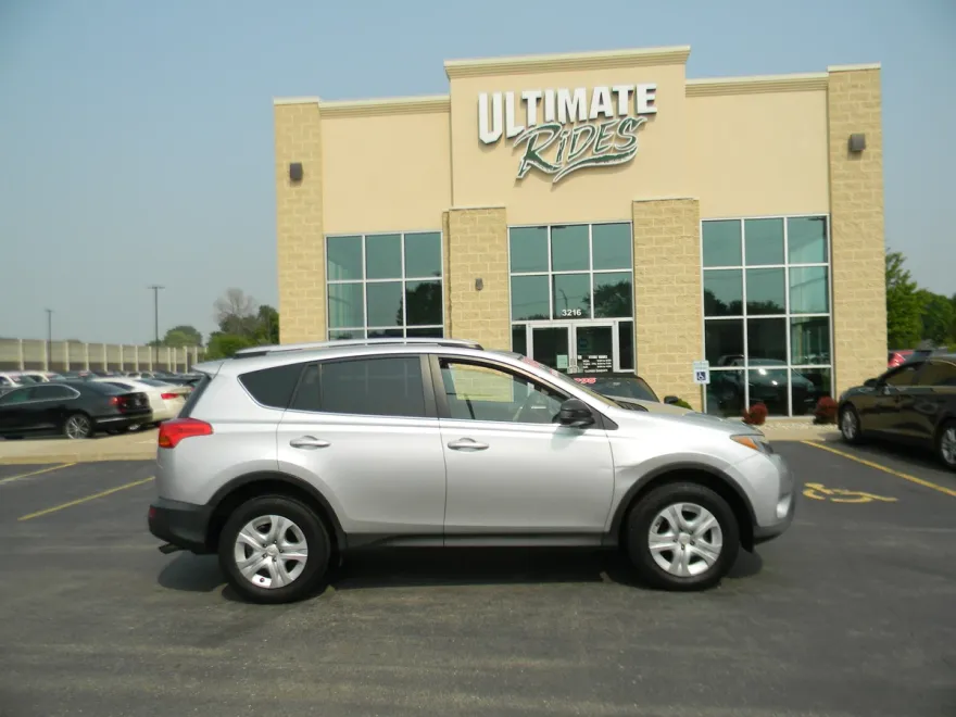 2013 Toyota RAV4 LE photo 1