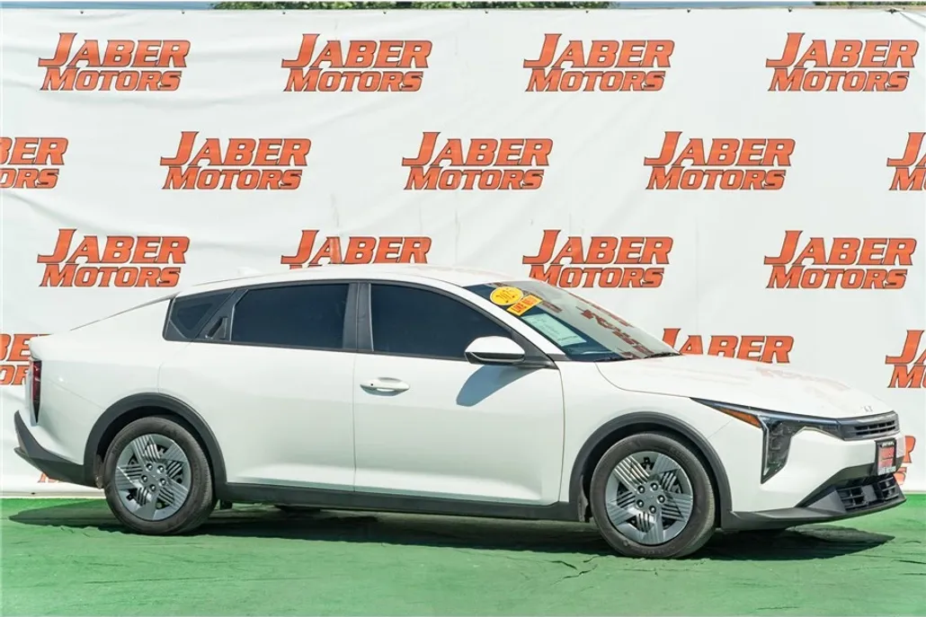 2025 Kia K4 LX photo 1