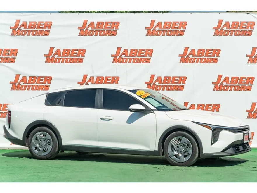 2025 Kia K4 LX photo 1