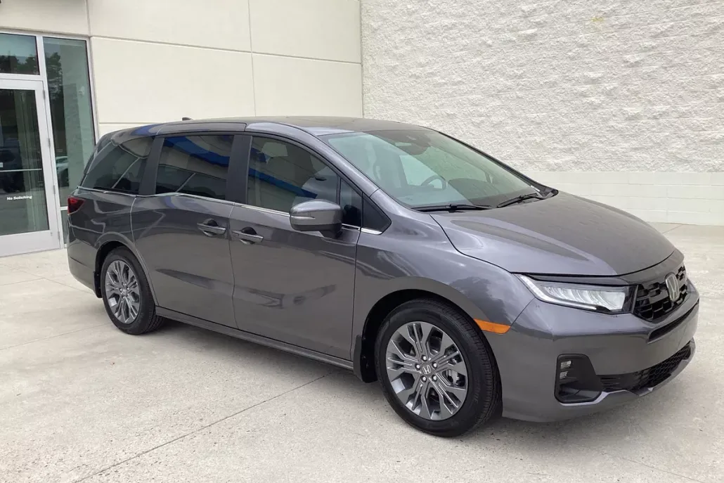 2026 Honda Odyssey Touring photo 1