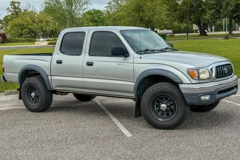 2004 Toyota Tacoma Base photo 1