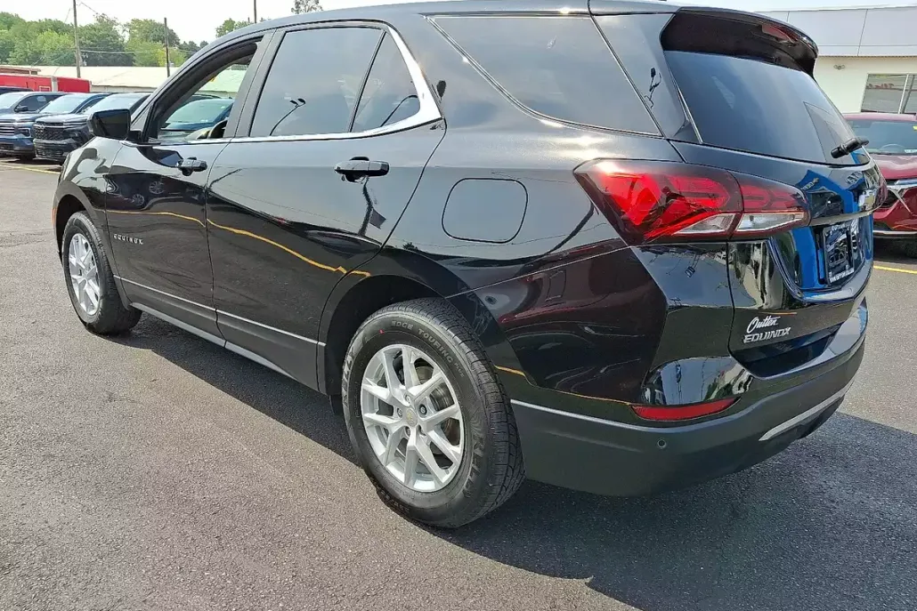 2022 Chevrolet Equinox LT photo 1