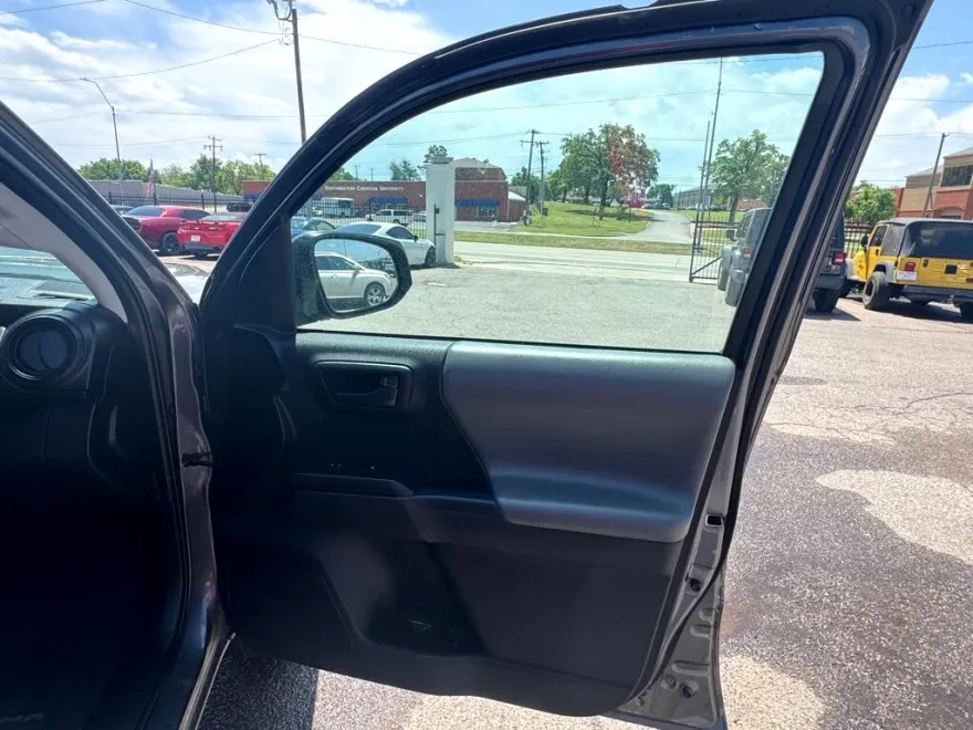2021 Toyota Tacoma SR5 Double Cab photo 16