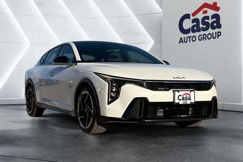 2025 Kia K4 GT-Line photo 1